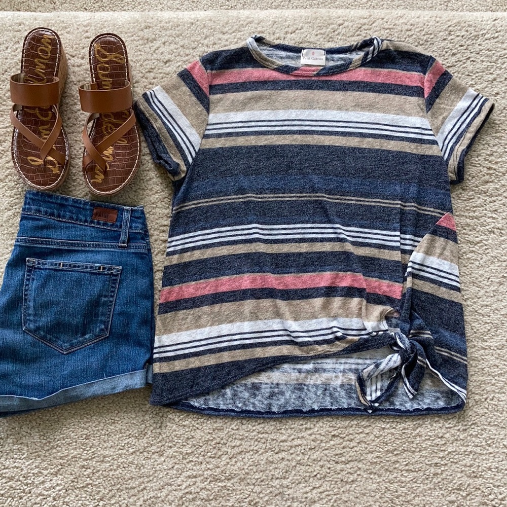 Striped Side Knotted Top - Picture 2 of 5